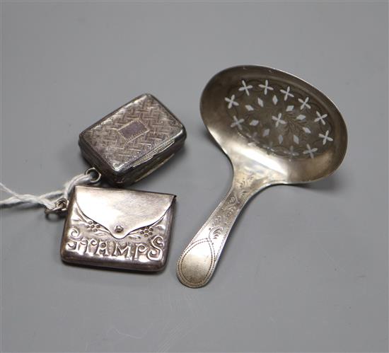 A George IV silver vinaigrette, Thomas Shaw, Birmingham, 1828, a Georgian silver caddy spoon and a 925 stamp case.